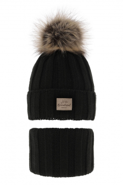 Dívčí pletená zimní čepice s nákrčníkem