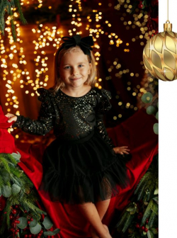 Dívčí vánoční tričko se zlatými třpytkami a volánky na rukávech